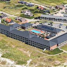 4 person holiday home on a holiday park in Fanø，位于凡岛的酒店