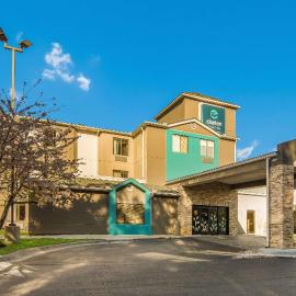 Clarion Pointe Wake Forest - Raleigh North，位于维克森林的酒店