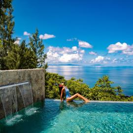 AQUA Boutique Hotel- Secluded Ocean View Suites & Infinity Pool，位于Glacis的酒店