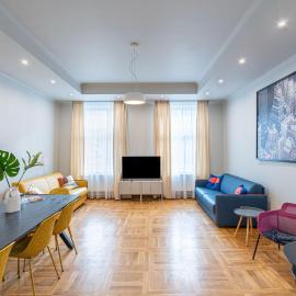 Dandelion Apartments XIXc Cottage with Free Parking,位于里加的酒店