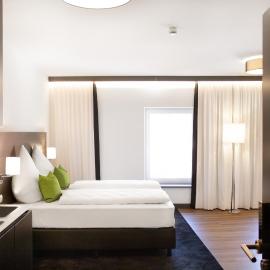 KU Hotel by WMM Hotels，位于库姆巴赫的酒店