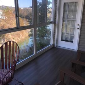 Lakeside Condo on Lake Taneycomo，位于布兰森的酒店