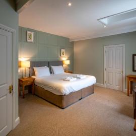 The Kings Arms Hotel，位于梅尔克舍姆的酒店