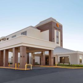 La Quinta inn & suites by Wyndham Dothan，位于多森的酒店