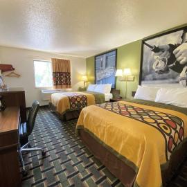 Super 8 by Wyndham Newport News/Jefferson Ave.，位于纽波特纽斯的酒店