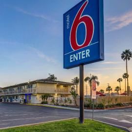 Motel 6-San Bernardino, CA - South,位于圣贝纳迪诺的酒店