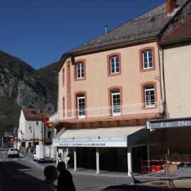 Hôtel Le Bellevue，位于阿列日河畔的塔拉斯孔的酒店