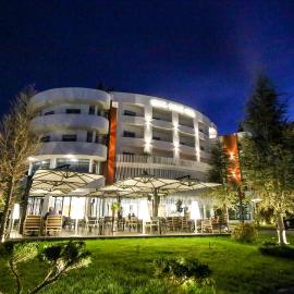 Regina Garden Vlore，位于伏罗拉的酒店