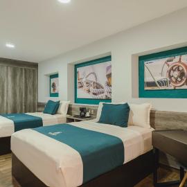 Real Naviero Hotel Ejecutivo,位于曼萨尼约的酒店