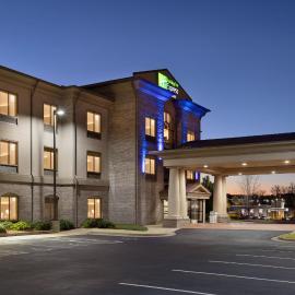 Holiday Inn Express Hotel & Suites Opelika Auburn by IHG，位于欧佩莱卡的酒店