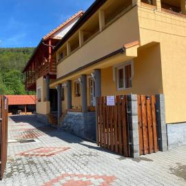 Rajni Panzió，位于普拉伊德的酒店