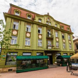 Grand Hotel Praha，位于伊钦的酒店