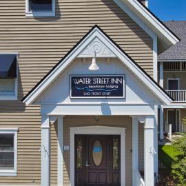 214 Water Street Inn，位于博因城的酒店