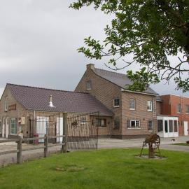 Breeden Steeger Hoeve，位于Lichtervelde的酒店