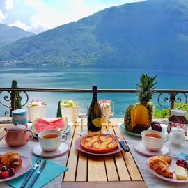 Fabulous view on the Lake，位于瓦尔索达的酒店