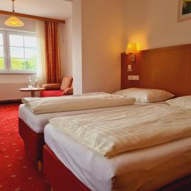 Hotel Wirt im Feld，位于施泰尔的酒店