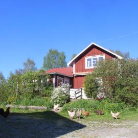 Cozy Farm Cottage near Romme Alpin and Other Outdoor Activities in Dalarna Free WIFI Free Parking，位于Smedjebacken的酒店