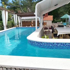 Villa Kale Apartments，位于斯拉汀的酒店