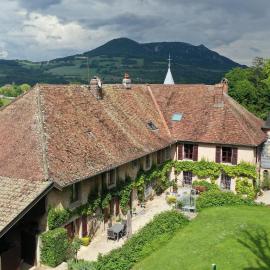 Domaine de Bellevue Gîte du Mont Begon，位于Marnoz的酒店