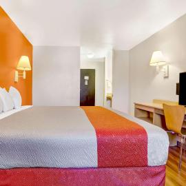 Motel 6-Espanola, NM，位于埃斯帕尼奥拉的酒店