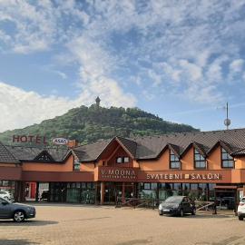 garni Hotel ASAS***，位于莫斯特的酒店