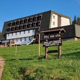 hotel Černá Bouda，位于扬斯凯拉兹涅的酒店