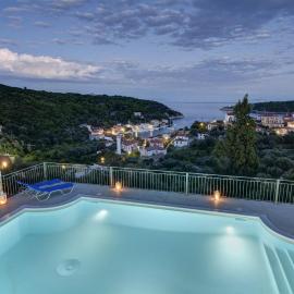 Likoudis Villas Suites,Traditional Ithacan Hospitality Above Kioni Harbot，位于Kiónion的酒店