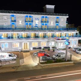 Hotel Niagara，位于卡坦扎罗丽都的酒店