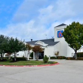 Motel 6-Plano, TX - West - Frisco，位于普莱诺的酒店