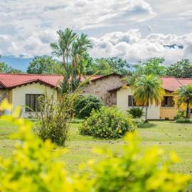 Linda casa de verano con amplias zonas verdes，位于圣伊西德罗的酒店