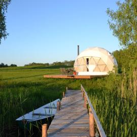 Glempings Velo Latgale，位于Izvalta的酒店