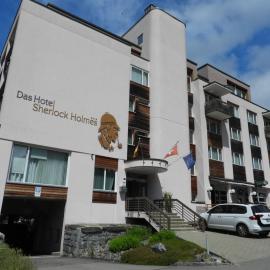 Hotel Sherlock Holmes "nur 200 m zur Gondelbahn Hasliberg"，位于迈林根的酒店