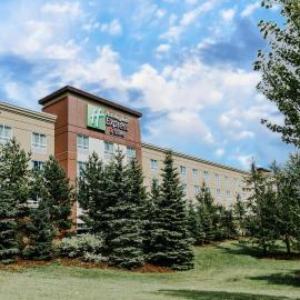 Holiday Inn Express & Suites Spruce Grove - Stony Plain by IHG，位于Spruce Grove的酒店