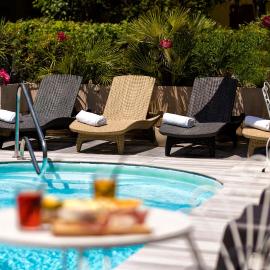 Hotel Condor-New 2024-Con Piscina,位于里乔内的酒店