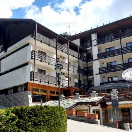 HG Hotel Italia，位于布吕松的酒店