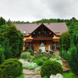 Casa Lucia，位于Dămuc的酒店