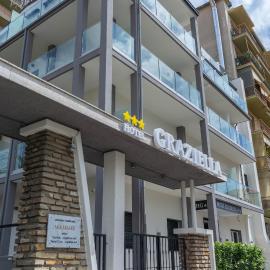 Hotel Graziella，位于阿尔玛·迪·塔吉亚的酒店