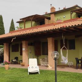 Agriturismo Poggio all'Olivo，位于福洛尼卡的酒店