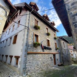 Metsola Apartamentos Rurales，位于伊萨瓦的酒店
