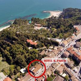 Hotel "Il Parco" B&B Sirolo，位于锡罗洛的酒店
