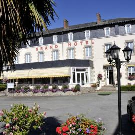 Le Grand Hôtel de Mayenne - Logis hôtels restaurant，位于马耶讷的酒店
