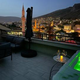 Penthouse with Old bridge view and jacuzzi，位于莫斯塔尔的酒店