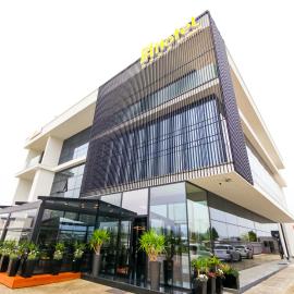 N Hotel BY NOSHI，位于Rinas的酒店