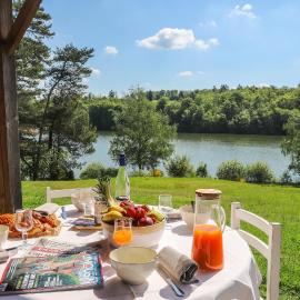 Résidence Vacancéole - Le Domaine des Monédières，位于Meyrignac-lʼÉglise的酒店