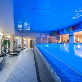 SkyHotelGwarna，位于莱格尼察的酒店