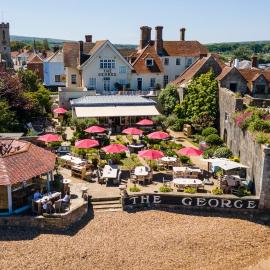 The George Hotel and Beach Club，位于雅茅斯的酒店
