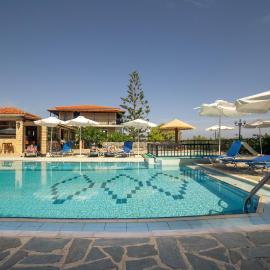 All In Krinas Apart-Hotel，位于阿凯松的酒店