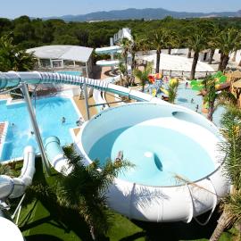Camping Resort La Baume La Palmeraie，位于弗雷瑞斯的酒店