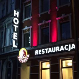 Hotel Fryderyk，位于尼萨的酒店