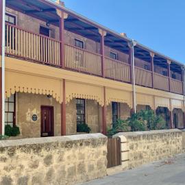 Warders Cottage: Iconic Cottage in the Heart of Freo，位于弗里曼特的酒店